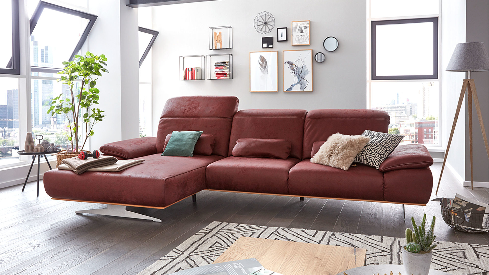 Interliving Sofa Serie 4300 Ecksofa Mit Funktionen Und Nierenkissen Rote